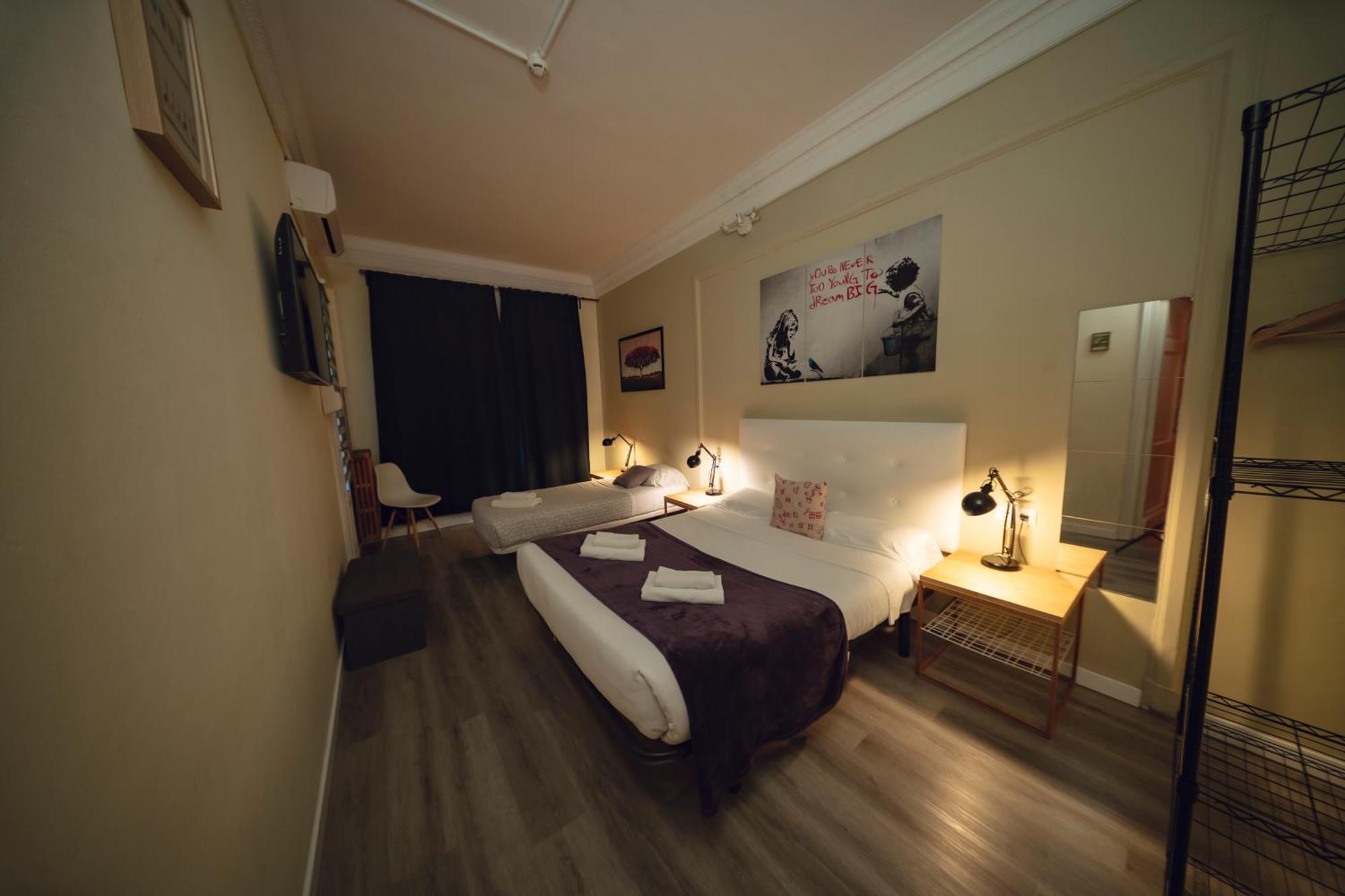 Wow Hostel Барселона Екстериор снимка