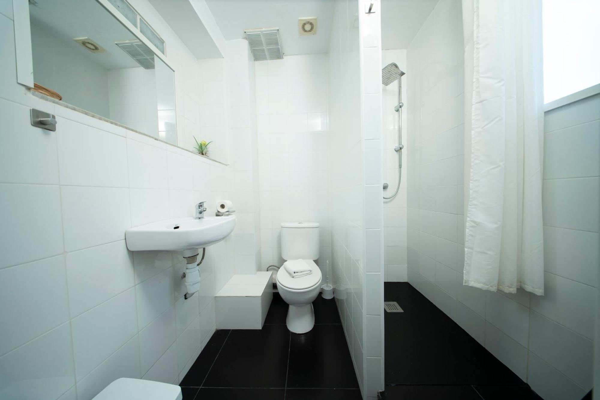 Wow Hostel Барселона Екстериор снимка