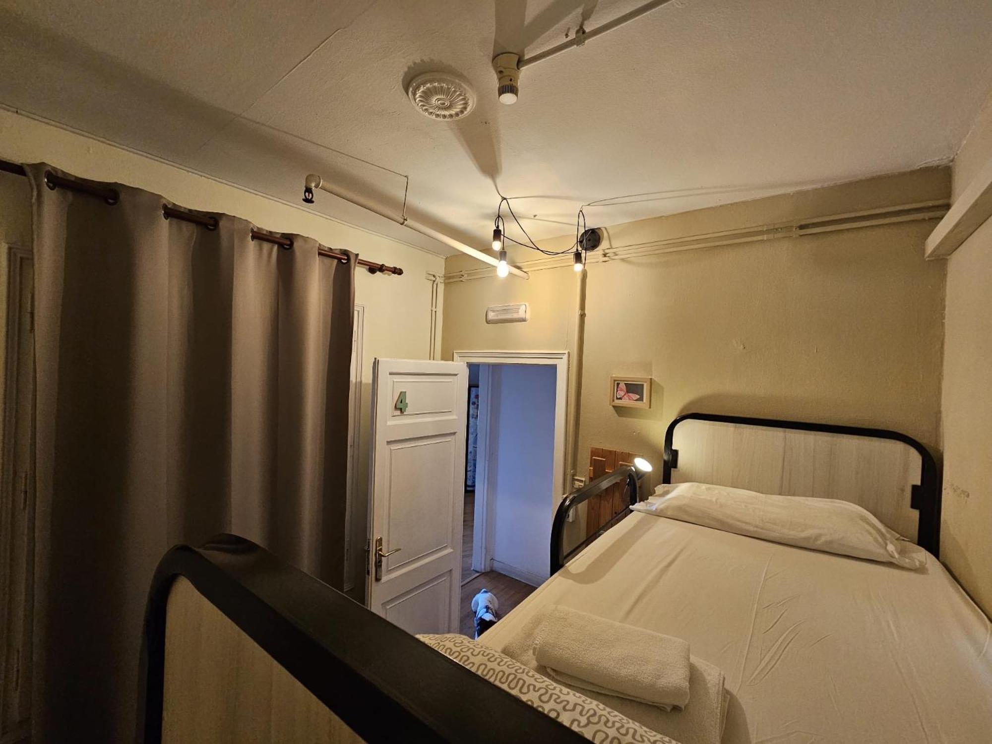 Wow Hostel Барселона Екстериор снимка