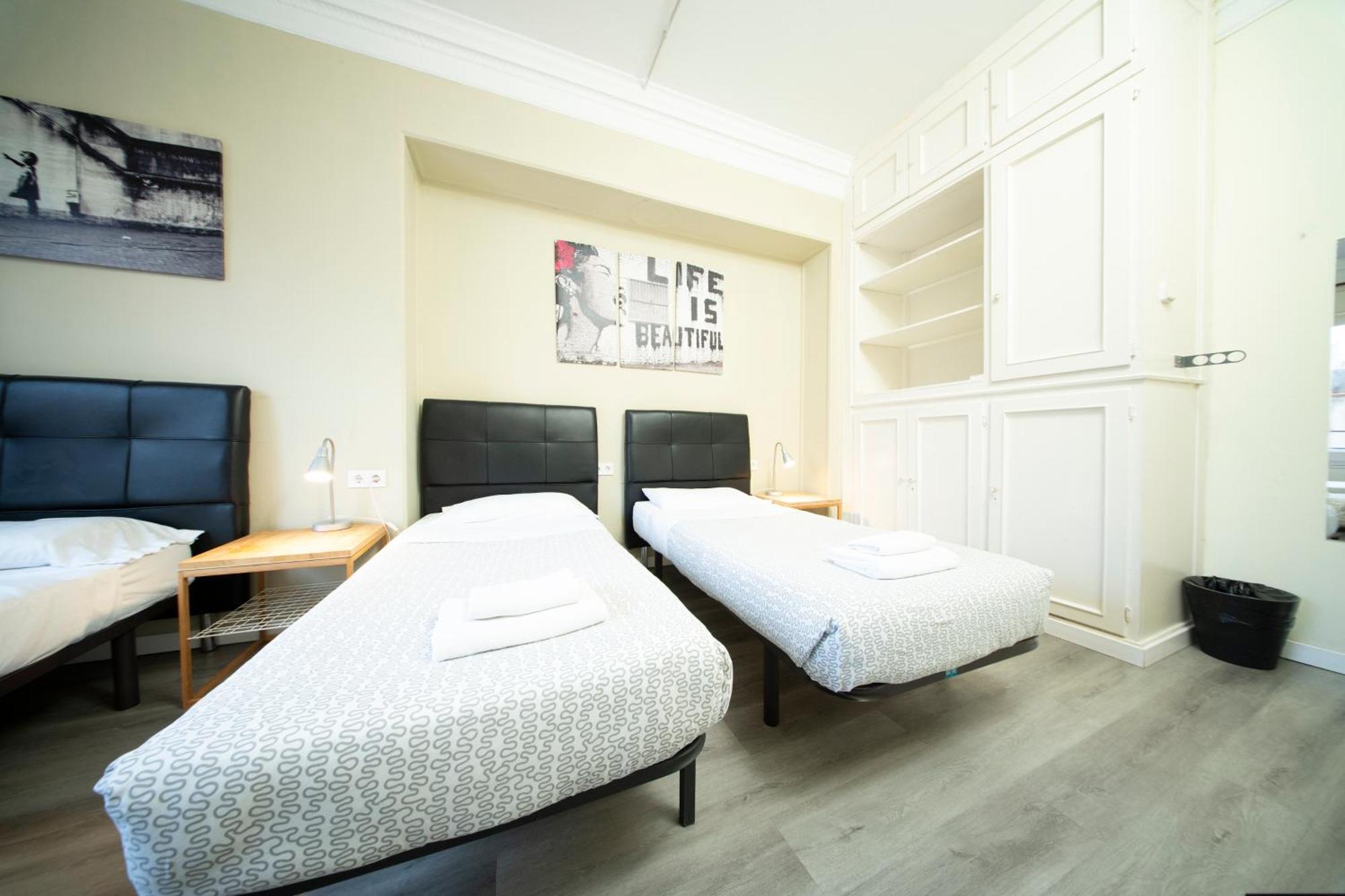 Wow Hostel Барселона Екстериор снимка