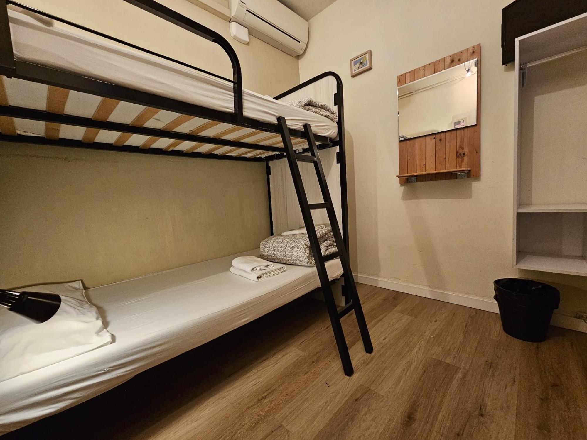 Wow Hostel Барселона Екстериор снимка