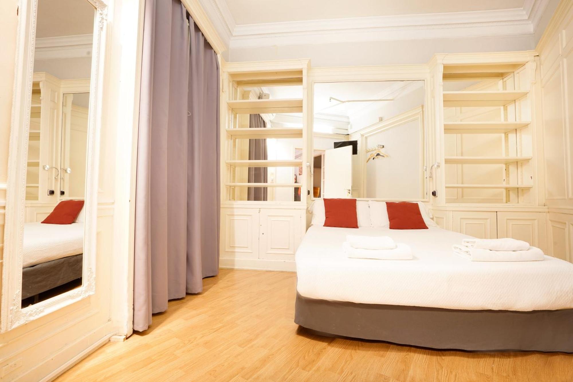 Wow Hostel Барселона Екстериор снимка