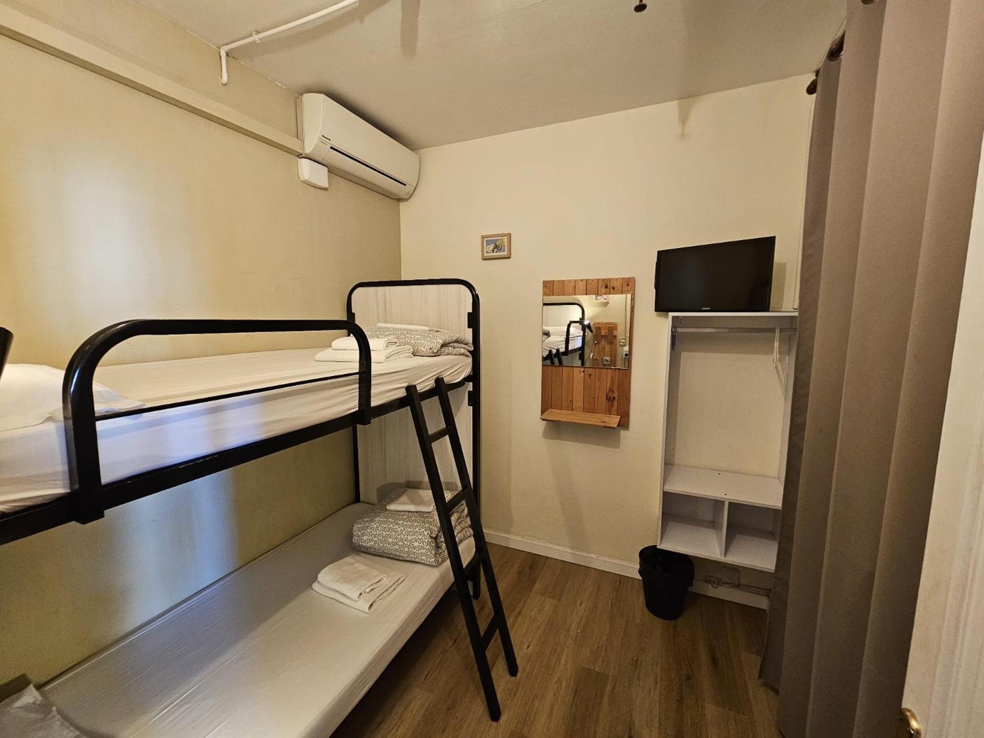 Wow Hostel Барселона Екстериор снимка