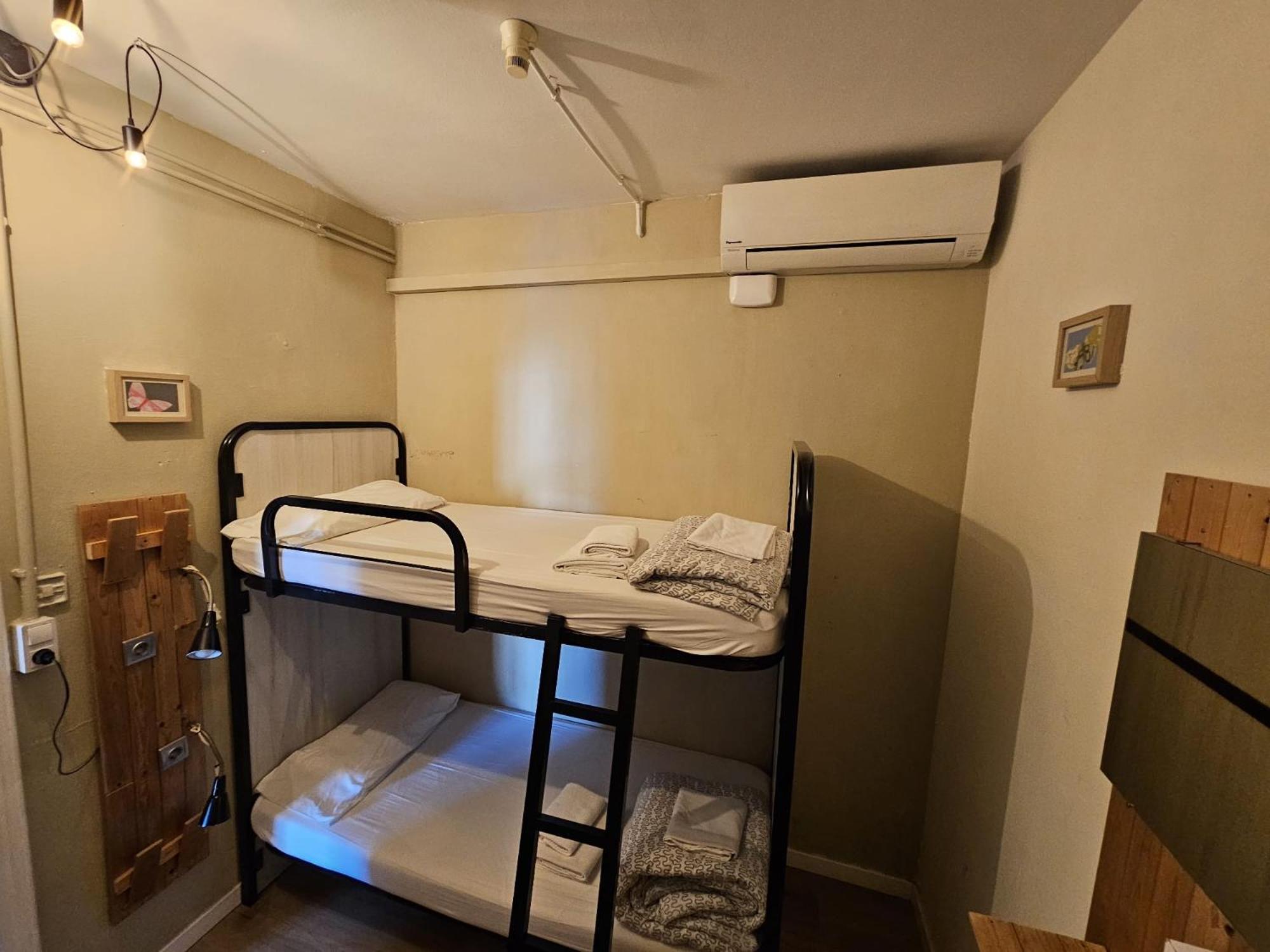 Wow Hostel Барселона Екстериор снимка