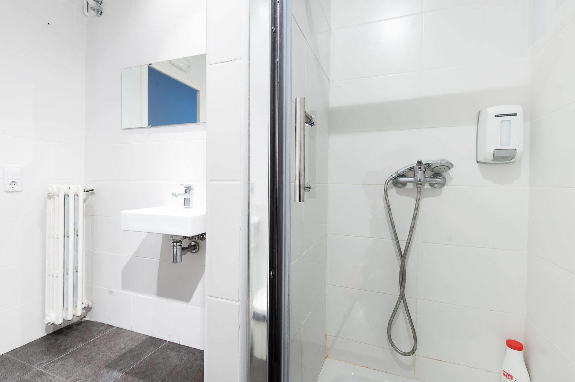 Wow Hostel Барселона Екстериор снимка