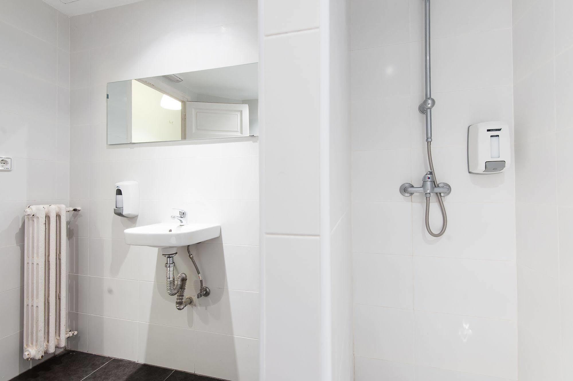 Wow Hostel Барселона Екстериор снимка