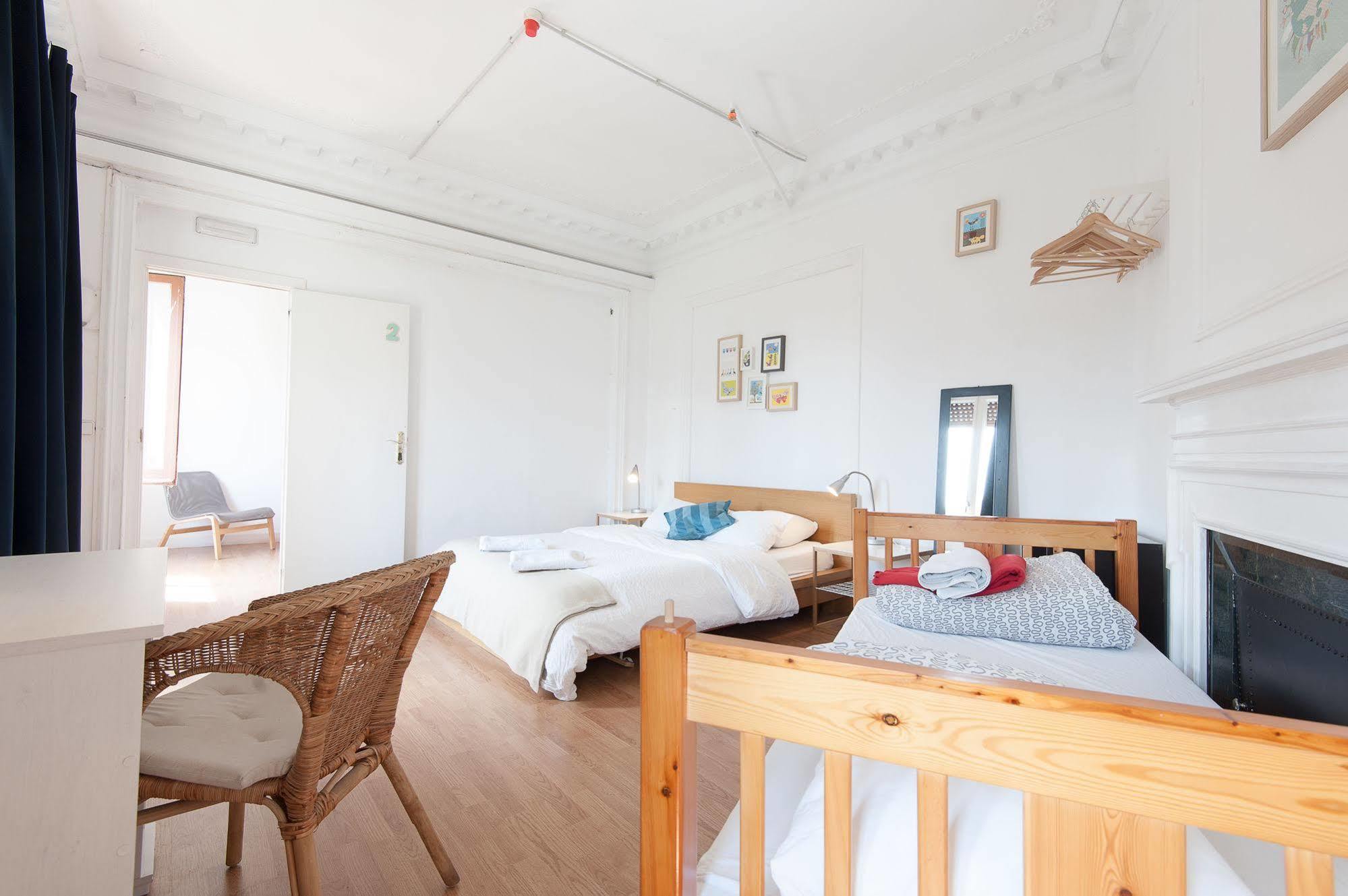 Wow Hostel Барселона Екстериор снимка