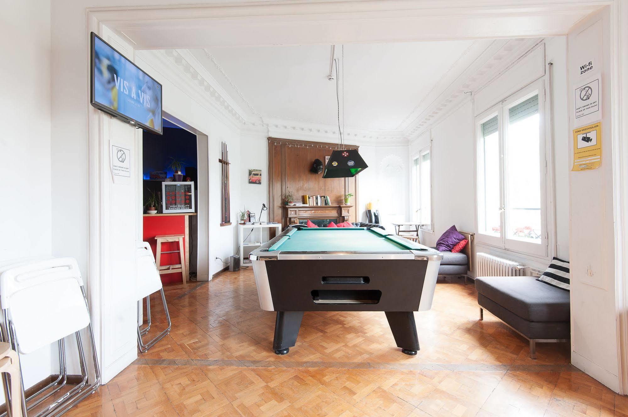 Wow Hostel Барселона Екстериор снимка