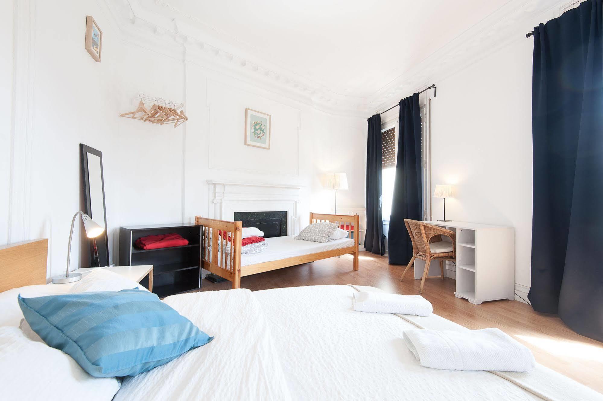Wow Hostel Барселона Екстериор снимка