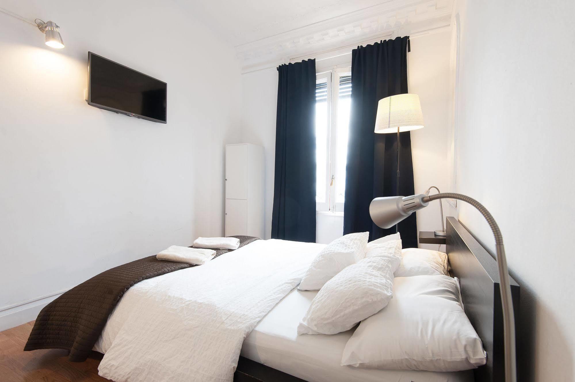 Wow Hostel Барселона Екстериор снимка