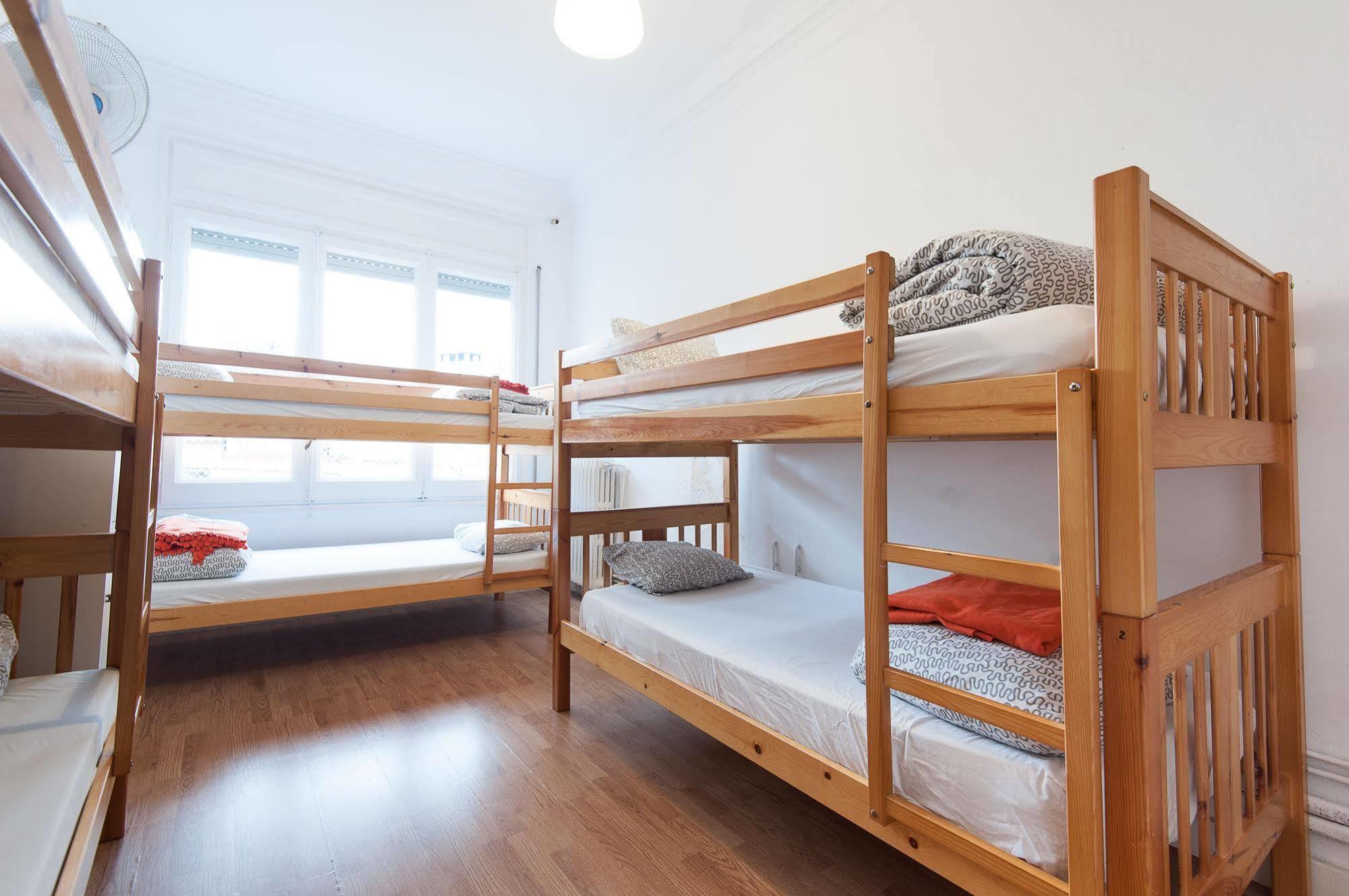 Wow Hostel Барселона Екстериор снимка