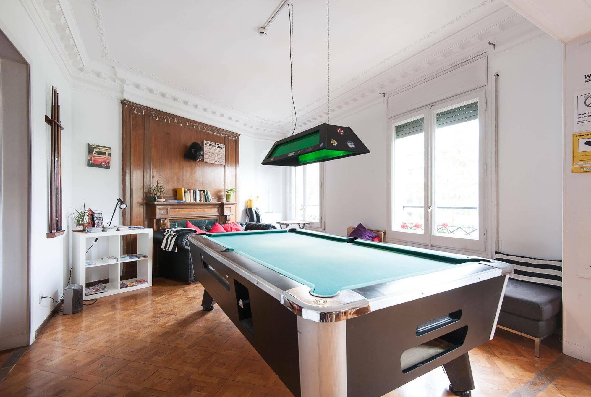 Wow Hostel Барселона Екстериор снимка